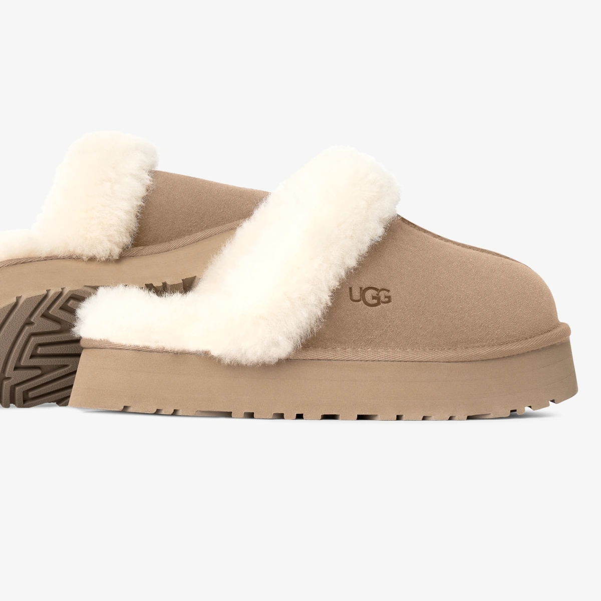 Женские тапочки Ugg Slippers Disquette Sand цена 10 000 Руб. Женские тапочки Ugg Slippers Disquette Sand цена 10 000 Руб. фото и описание в каталоге сайта ugg-boom.ru — фото 3