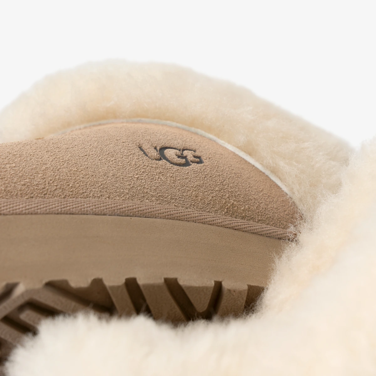 Женские тапочки Ugg Slippers Disquette Sand цена 10 000 Руб. Женские тапочки Ugg Slippers Disquette Sand цена 10 000 Руб. фото и описание в каталоге сайта ugg-boom.ru — фото 4